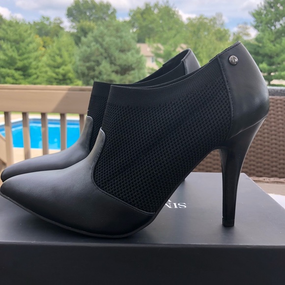 NWT Simply Vera Wang Warsaw Black Booties - Picture 5 of 8